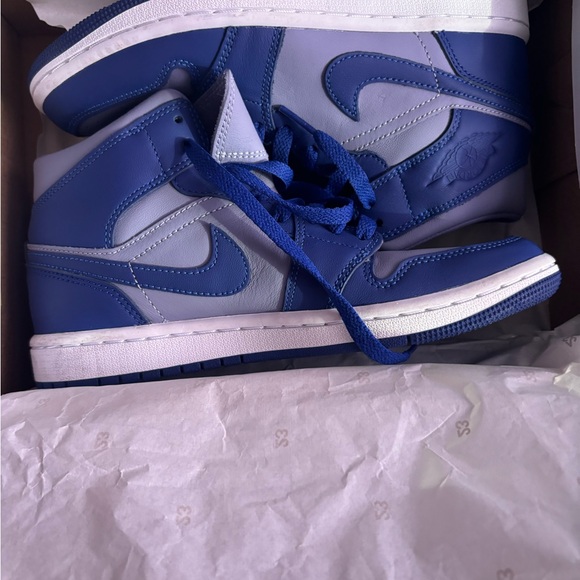Women’s  Iron Purple/Deep royal blue Air Jordans 1 Mid SE - Picture 4 of 7